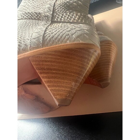 Matisse Woman's Fair Lady Mid Calf Bootie Size 9.5M Ivory Pull On Croc Embossed - Picture 7 of 9